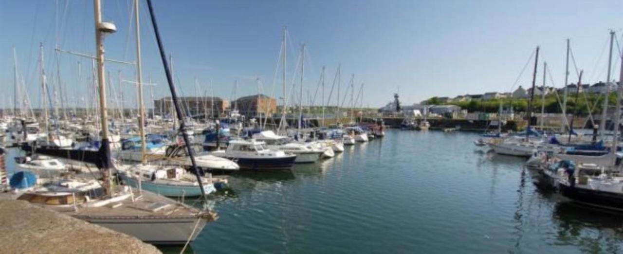 Apartmán The Old Blue Shop Milford Haven Exteriér fotografie